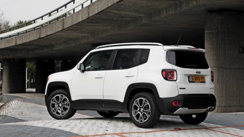 Autotest Jeep Renegade. Gereden met de Jeep Renegade 2.0 Multijet AWD, de kleine maar stoere alleskunner van Jeep.
