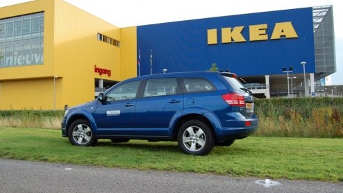 Huisvaders opgelet! Een MPV te suf en een SUV over de top? Meet the Dodge Journey CRD, een stoere verschijning die zowel op praktisch vlak als uiterlijke vertoning er mag wezen, en bovendien best beta