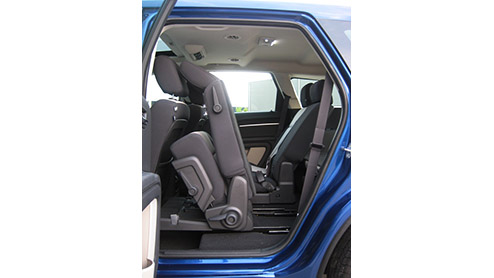Huisvaders opgelet! Een MPV te suf en een SUV over de top? Meet the Dodge Journey CRD, een stoere verschijning die zowel op praktisch vlak als uiterlijke vertoning er mag wezen, en bovendien best beta