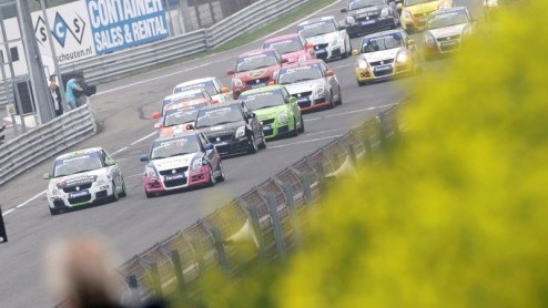 Dit weekend werd het 60-jarig bestaan van het circuit van Zandvoort gevierd. Tijdens de Jubileumraces werden twee dagen lang 7000 bezoekers getrakteerd op een bijzonder fraai programma waarbij de Dutc