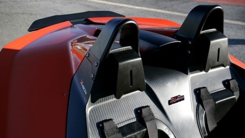 In april krijgt de Ariel Atom er dan echt een concurrent bij. Vanaf die maand start de verkoop van de KTM X-Bow.
