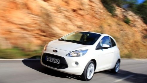 Sinterklaas heeft hij net gemist, maar de nieuwe Ford Ka is er nog wel voor de kerst bij. Vanaf 12 december staat de nieuwste, en tevens kleinste telg van Ford in de showrooms voor een prijs die begin