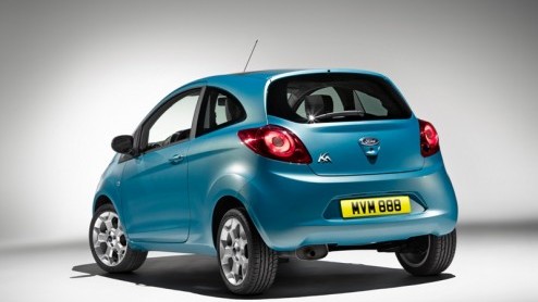 Zagen we eerder al een gelekte foto van de nieuwe Ford Ka verschijnen, nu doet het merk er zelf nog twee fotos bovenop. Deze frisse stedeling staat tijdens de Autosalon van Parijs in oktober te schit