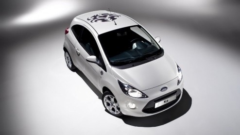 Zin een guitige Ka, die je ook nog eens extra opvallend wil aankleden? Ford biedt de keuze uit designpakketten en accessoires die het kleintje eigenwijs in de picture zetten.