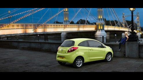 Zagen we eerder al een gelekte foto van de nieuwe Ford Ka verschijnen, nu doet het merk er zelf nog twee fotos bovenop. Deze frisse stedeling staat tijdens de Autosalon van Parijs in oktober te schit