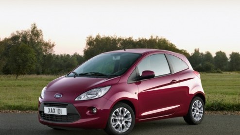 Zagen we eerder al een gelekte foto van de nieuwe Ford Ka verschijnen, nu doet het merk er zelf nog twee fotos bovenop. Deze frisse stedeling staat tijdens de Autosalon van Parijs in oktober te schit
