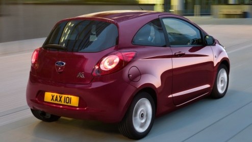 Zagen we eerder al een gelekte foto van de nieuwe Ford Ka verschijnen, nu doet het merk er zelf nog twee fotos bovenop. Deze frisse stedeling staat tijdens de Autosalon van Parijs in oktober te schit
