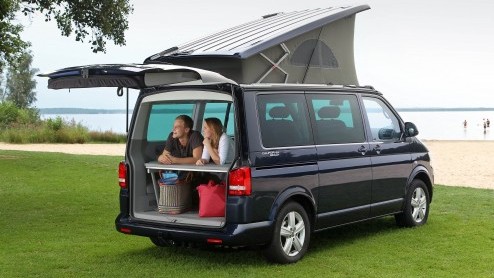 Volkswagen verhuurt Tramper en California voor vakanties via Camper Centrum Nederland.
