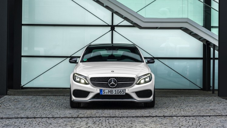 Mercedes C 450 AMG 4Matic is het tweede AMG Sport model in de familie. Prijzen beginnen bij 72.695 voor de 367 pk sterke Limousine.