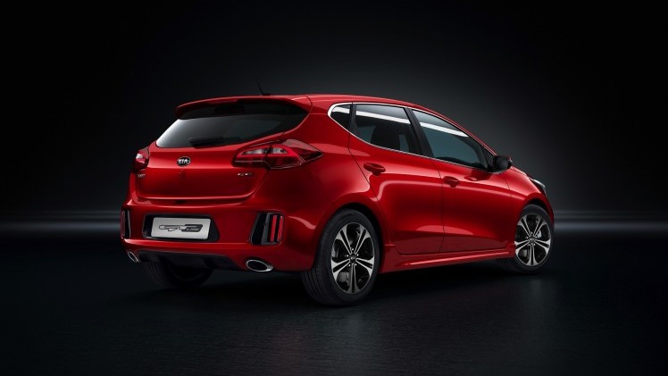 De Kia Cee'd krijgt een GT Line. Die nieuwe uitvoering brengt ook meteen een volledig nieuwe drieclinder turbomotor n een automaat met dubbele koppeling.