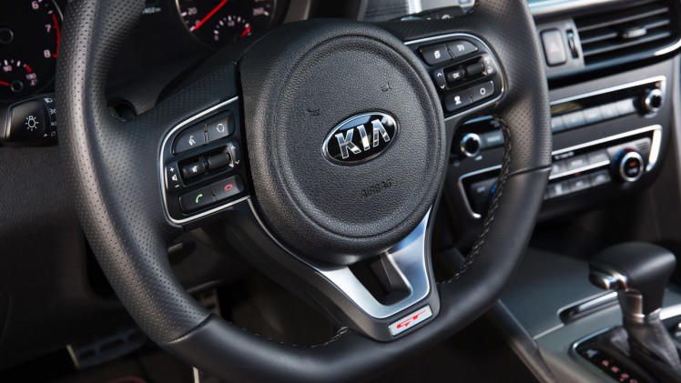 Autotest Kia Optima Sportswagon 1.7 CRDi en Kia Optima GT 2.0 T-GDI. Het is het nieuwe aanbod van Kia om door te breken in het zakelijke segment.