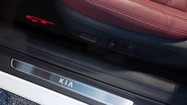 Autotest Kia Optima Sportswagon 1.7 CRDi en Kia Optima GT 2.0 T-GDI. Het is het nieuwe aanbod van Kia om door te breken in het zakelijke segment.