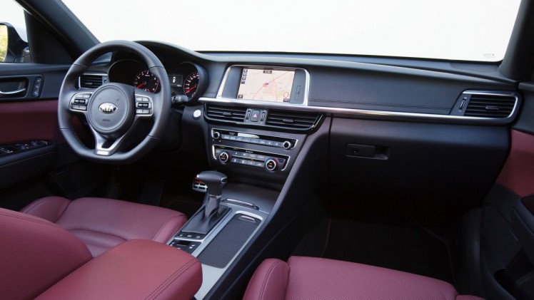 Autotest Kia Optima Sportswagon 1.7 CRDi en Kia Optima GT 2.0 T-GDI. Het is het nieuwe aanbod van Kia om door te breken in het zakelijke segment.