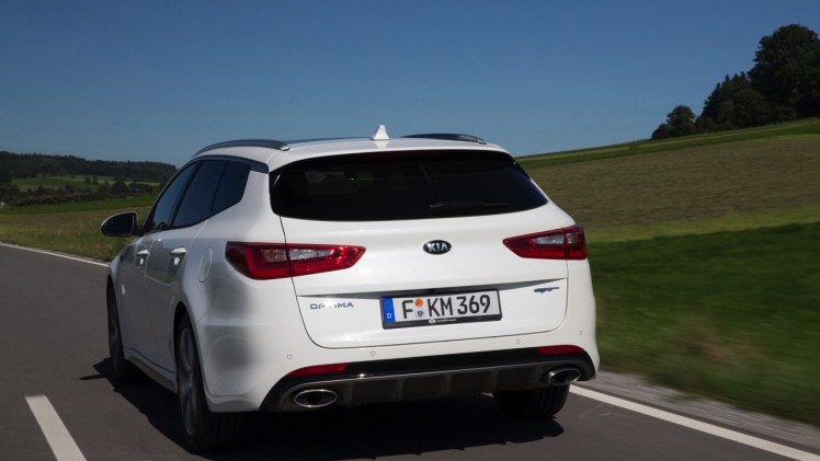 Autotest Kia Optima Sportswagon 1.7 CRDi en Kia Optima GT 2.0 T-GDI. Het is het nieuwe aanbod van Kia om door te breken in het zakelijke segment.