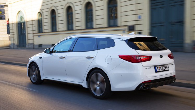 Autotest Kia Optima Sportswagon 1.7 CRDi en Kia Optima GT 2.0 T-GDI. Het is het nieuwe aanbod van Kia om door te breken in het zakelijke segment.