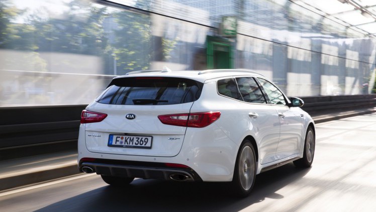 Autotest Kia Optima Sportswagon 1.7 CRDi en Kia Optima GT 2.0 T-GDI. Het is het nieuwe aanbod van Kia om door te breken in het zakelijke segment.