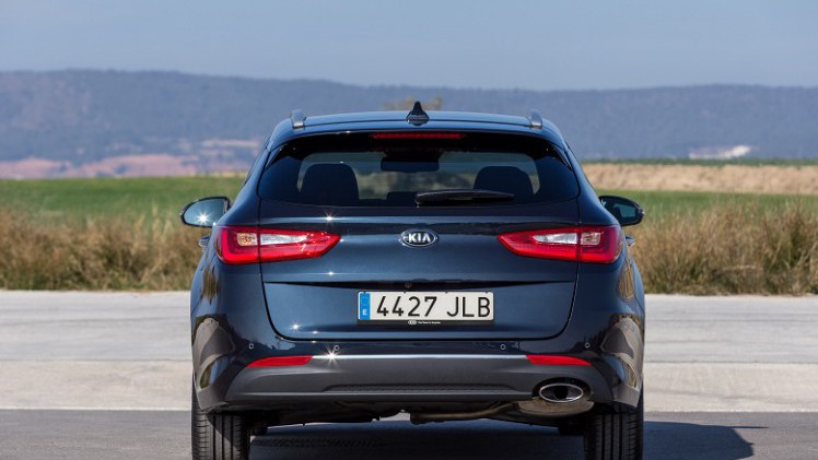 Autotest Kia Optima Sportswagon 1.7 CRDi en Kia Optima GT 2.0 T-GDI. Het is het nieuwe aanbod van Kia om door te breken in het zakelijke segment.