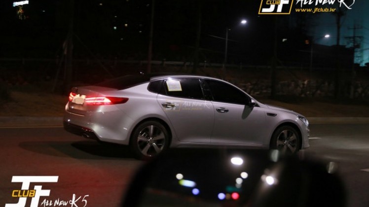 Nieuwe Kia Optima ziet als sedan het licht op de New York Auto Show van 2015.
