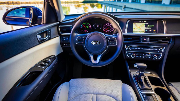 Aan het eind van 2016 komt de Kia Optima PHEV plug-in hybrid op de markt, voorzien van 2.0 GDI benzine- en een elektromotor.