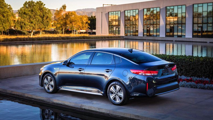 Aan het eind van 2016 komt de Kia Optima PHEV plug-in hybrid op de markt, voorzien van 2.0 GDI benzine- en een elektromotor.