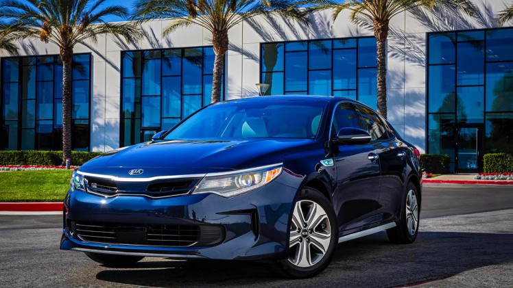 Aan het eind van 2016 komt de Kia Optima PHEV plug-in hybrid op de markt, voorzien van 2.0 GDI benzine- en een elektromotor.