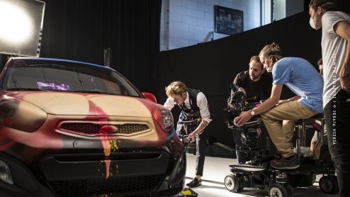 Kia heeft in samenwerking met de Italiaans-Nederlandse kunstenaar Selwyn Senatori de Picanto aangekleed met als resultaat deze SenatoribyKia. De auto is alleen te bestellen.