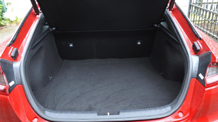 Kia zet met de Stinger een behoorlijk bijzondere auto neer met een brok optimale, traditionele techniek. De BPM maakt serieuze verkoopmogelijkheden van de V6-versie vrijwel onmogelijk.