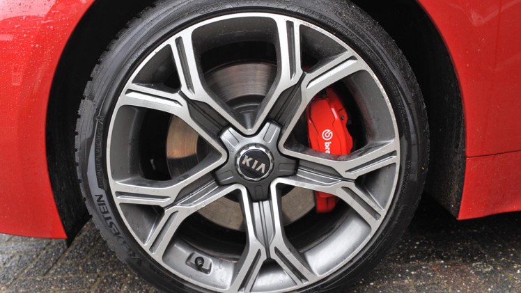 Kia zet met de Stinger een behoorlijk bijzondere auto neer met een brok optimale, traditionele techniek. De BPM maakt serieuze verkoopmogelijkheden van de V6-versie vrijwel onmogelijk.