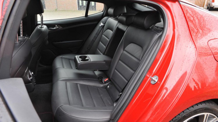 Kia zet met de Stinger een behoorlijk bijzondere auto neer met een brok optimale, traditionele techniek. De BPM maakt serieuze verkoopmogelijkheden van de V6-versie vrijwel onmogelijk.