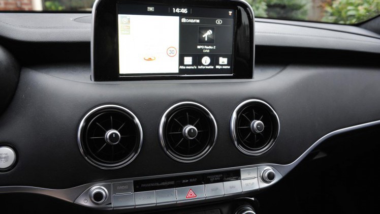 Kia zet met de Stinger een behoorlijk bijzondere auto neer met een brok optimale, traditionele techniek. De BPM maakt serieuze verkoopmogelijkheden van de V6-versie vrijwel onmogelijk.