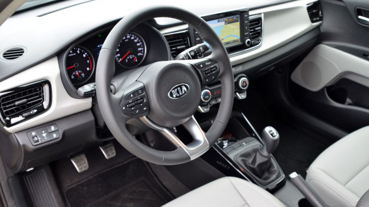 Kia lanceert de vierde generatie van de Rio, een auto uit het B-segment. Hoe weet dit model zich staande te houden tussen de Europese tegenstrevers? AutoVandaag doet een rijtest.
