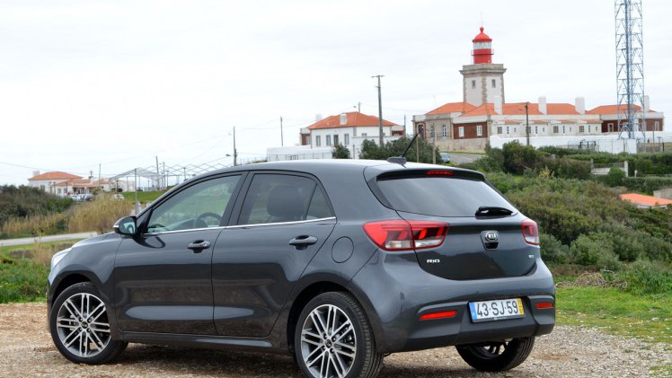 Kia lanceert de vierde generatie van de Rio, een auto uit het B-segment. Hoe weet dit model zich staande te houden tussen de Europese tegenstrevers? AutoVandaag doet een rijtest.
