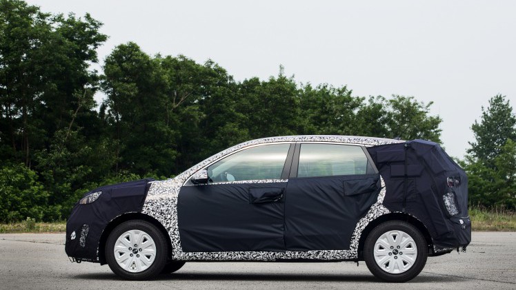 Kia Niro HUV crossover is aangekondigd op schets. Medio 2016 wordt de hybride Kia onthuld en komt hij ook naar Nederland.