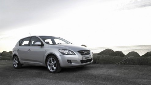 De Kia Ceed zou best wel eens de definitieve doorbraak voor het merk kunnen zijn in het C-segment. De auto ziet er goed uit en is scherp geprijsd.
