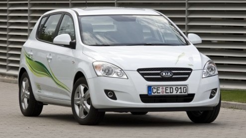 Waarom niet de motor uitschakelen als je toch voor het verkeerslicht stilstaat? Of als je in de file toch steeds staat te wachten? Kia pakt hier haar kans om het brandstofverbruik van haar modellen te