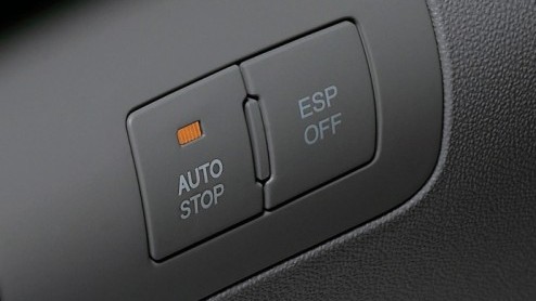 Waarom niet de motor uitschakelen als je toch voor het verkeerslicht stilstaat? Of als je in de file toch steeds staat te wachten? Kia pakt hier haar kans om het brandstofverbruik van haar modellen te