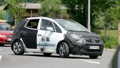 Kia heeft met de Ceed de plank compleet raak geslagen. De Koreanen borduren voort op dit model en gaan de ruimte in. Vandaag het rijdende bewijs van de Ceed in MPV-jas.Of is het soms een nieuwe Hyun