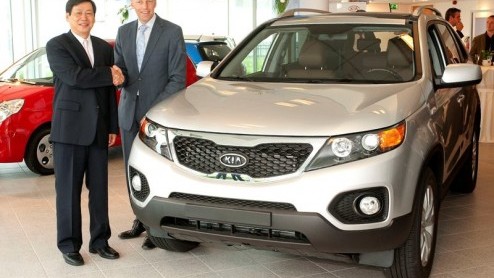 De nieuwe Kia-importeur Kia Motors Nederland is officieel van start gegaan. Om deze gebeurtenis feestelijk aan te kleden haalde het merk een voorserie-exemplaar van de nieuwe Sorento naar Vianen.
