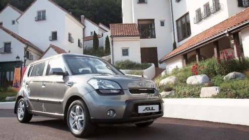 Het aanstormende hippe talent van Kia, de Soul, staat met zijn markante verschijning vanaf februari bij de dealers. Deze urban crossover, zoals het merk m heeft bestempeld, is vanaf 15.995 euro de jo