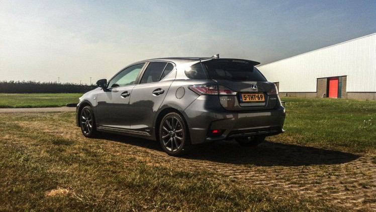 Vergelijking Volvo V40 of Lexus CT200h met 14% bijtelling.
