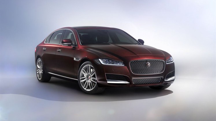 Omdat de klant Koning is, introduceert Jaguar speciaal voor de Chinese markt de XF L met verlengde wielbasis.