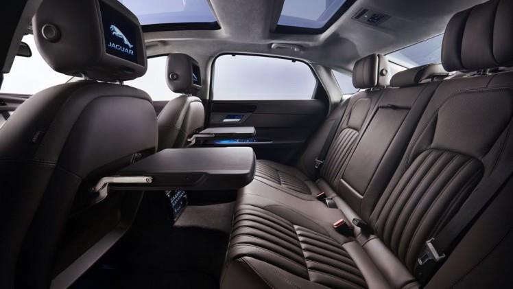 Omdat de klant Koning is, introduceert Jaguar speciaal voor de Chinese markt de XF L met verlengde wielbasis.