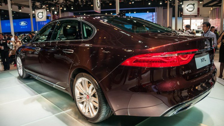 Omdat de klant Koning is, introduceert Jaguar speciaal voor de Chinese markt de XF L met verlengde wielbasis.