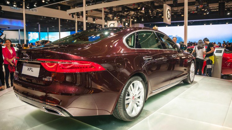 Omdat de klant Koning is, introduceert Jaguar speciaal voor de Chinese markt de XF L met verlengde wielbasis.