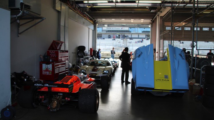 Het is altijd weer een feest voor liefhebbers van klassiekers, de Oldtimer Grand Prix op de Nurburgring. Deze 2016-editie nam Dick Schornagel een bezoekje.