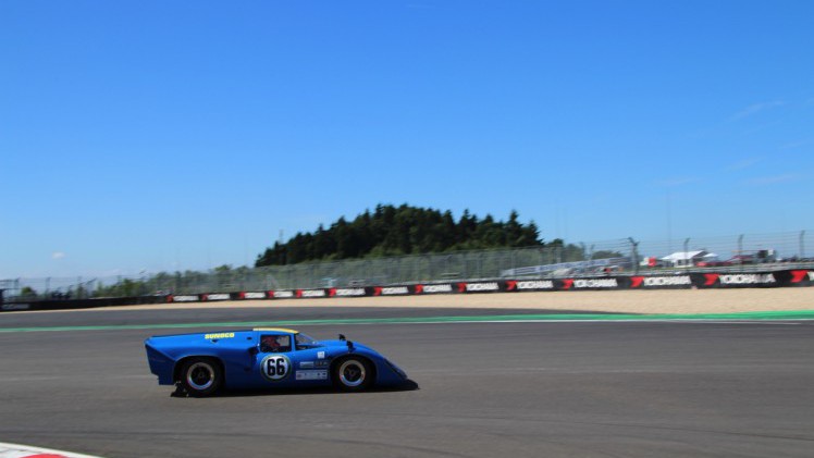 Het is altijd weer een feest voor liefhebbers van klassiekers, de Oldtimer Grand Prix op de Nurburgring. Deze 2016-editie nam Dick Schornagel een bezoekje.