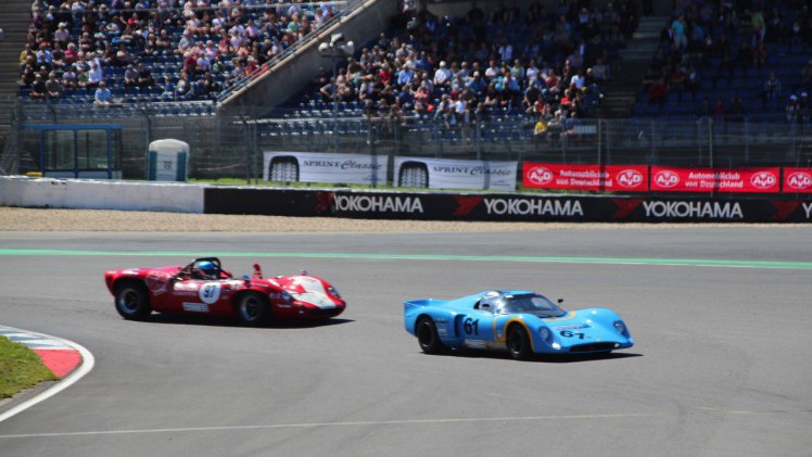 Het is altijd weer een feest voor liefhebbers van klassiekers, de Oldtimer Grand Prix op de Nurburgring. Deze 2016-editie nam Dick Schornagel een bezoekje.