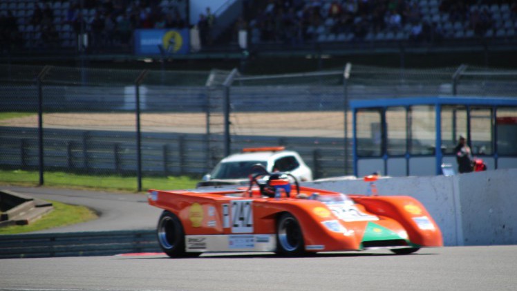 Het is altijd weer een feest voor liefhebbers van klassiekers, de Oldtimer Grand Prix op de Nurburgring. Deze 2016-editie nam Dick Schornagel een bezoekje.