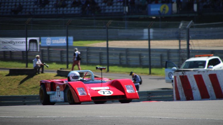 Het is altijd weer een feest voor liefhebbers van klassiekers, de Oldtimer Grand Prix op de Nurburgring. Deze 2016-editie nam Dick Schornagel een bezoekje.