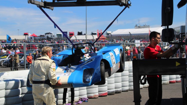 Het is altijd weer een feest voor liefhebbers van klassiekers, de Oldtimer Grand Prix op de Nurburgring. Deze 2016-editie nam Dick Schornagel een bezoekje.